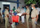 மதுரை மாநகர துணை ஆணையர் கார்த்திக் IPS நலிவடைந்த குடும்பங்களுக்கு நல உதவி வழங்கினார்...