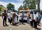 தாளவாடி காவல் ஆய்வாளர் அன்பரசு  நடமாடும் காய்கறி வாகன விற்பனையை தொடங்கி வைத்தார்...