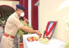 கொரோனாவால் உயிரிழந்த சிறப்பு உதவி ஆய்வாளர் திரு உருவ படத்திற்கு அஞ்சலி ...