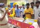 ஏட்டு கபிலன் உடலுக்கு  மாவட்ட காவல் கண்காணிப்பாளர் மணிவண்ணன் IPS., மலர் வளையம் வைத்து அஞ்சலி செலுத்தினார்...