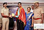 திருநெல்வேலி மாவட்ட காவல் கண்காணிப்பாளர்.ப.சரவணன், இ.கா.ப., பொது தேர்வில் அதிக மதிப்பெண் பெற்ற காவல்துறையினரின் குழந்தைகளுக்கு கேடயம்  வழங்கினார்...  