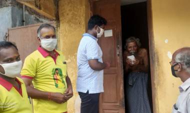 ஆதரவற்ற மக்களுக்கு வீடு தேடி உணவு பார்சல் வழங்கிய  சிறப்பு போலீஸ் அதிகாரி ஆடிவேல்...