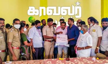 வர்த்தக சங்கங்களில் சார்பில் 10 லட்சம் மதிப்பில் 64 சிசிடிவி கேமராக்கள் ஆண்டிபட்டி டி.எஸ்.பி சீனிவாசனிடம் வழங்கினார்கள் .