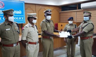 டேவிட்சன் தேவாசிர்வாதம் , இ.கா.ப.,  சிறப்பாக பணியாற்றிய காவல்துறை அதிகாரிகளுக்கு பாராட்டு சான்றிதழ் வழங்கினார்...