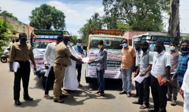 தாளவாடி காவல் ஆய்வாளர் அன்பரசு  நடமாடும் காய்கறி வாகன விற்பனையை தொடங்கி வைத்தார்...