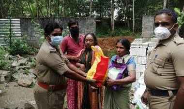 சமூக பணியில் அசத்தும் கொல்லங்கோடு காவல் நிலைய ஆய்வாளர் மகாலெட்சுமி...