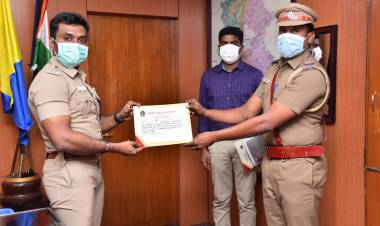 குற்றவாளிகளை பிடித்த காவலர்களை நேரில் அழைத்து பாராட்டிய கோவை மாவட்ட காவல்கண்காணிப்பாளர் செல்வநாகரத்தினம் இ.கா.ப., 
