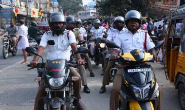 காவலர் வாய்ஸ் மற்றும் சமூக ஆர்வலர்கள் இணைந்து சாலைபாதுகாப்பு விழிப்புணர்வு  வாகன பேரணி விருதுநகர் மாவட்டத்தில்  நடத்தப்பட்டது...