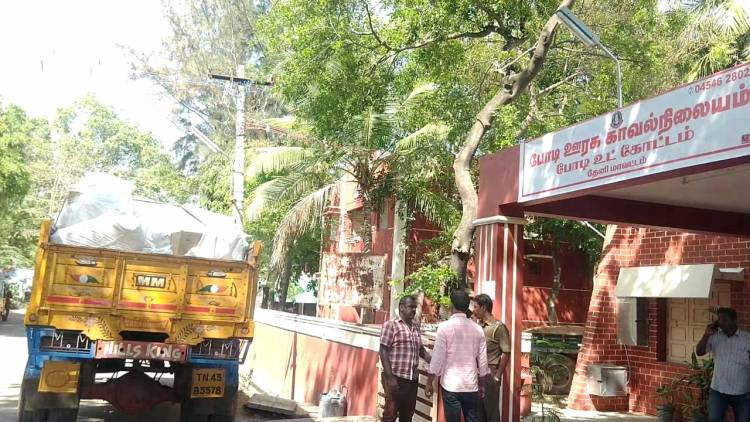   போடி DSP .ஈஸ்வரன்  தலைமையில் சுமார் 25 லட்சம் மதிப்புள்ள புகையிலைப் பொருள்கள் பிடிப்பட்டது...
