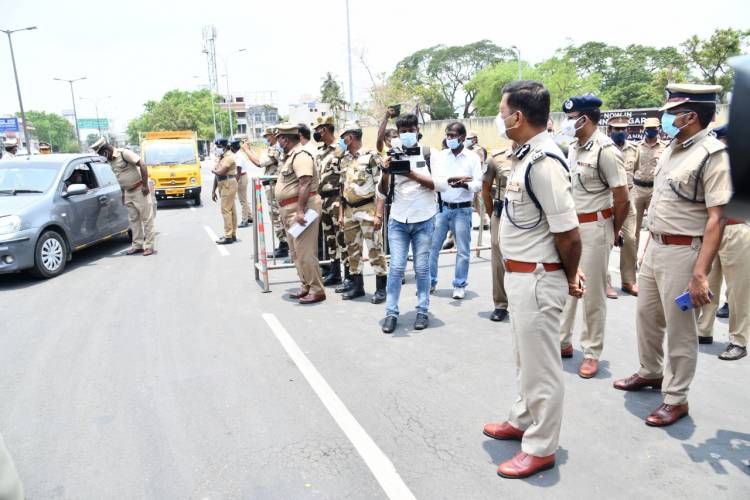 வாகனத் தணிக்கை பணிகளை சென்னை பெருநகர காவல் ஆணையாளர் பார்வையிட்டு ஆய்வு செய்தார். 
