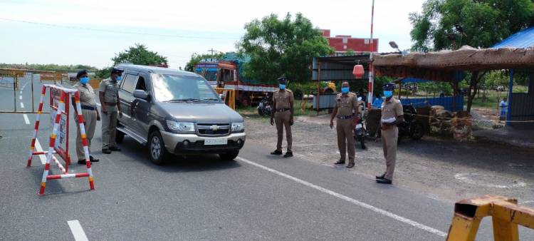 சார்பு ஆய்வாளர் ஜெயலட்சுமி தலைமையில் ஆவியூர் சோதனை சாவடியில் தீவிர வாகன தணிக்கை...