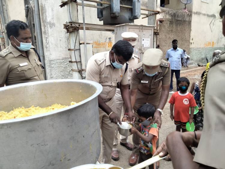 காவல் பணியிலும் பசிப்பிணி போக்கும் தாமஸ் மவுண்ட் காவல் துறை!