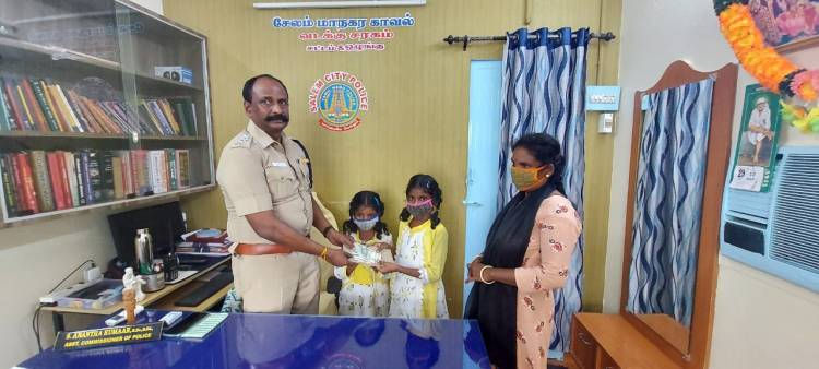 சேலம் மாநகர வடக்கு சரக உதவி ஆணையாளர்எஸ்.அனந்தகுமார் தலைமையில் கல்வி உதவி தொகை வழங்கப்பட்டது...