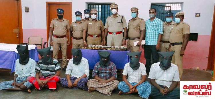 தூத்துக்குடி மாவட்ட காவல்துறையினர் தீவிர ரோந்து (Storming Operation) - 40 ரவுடிகள் உட்பட 90 பேர் மீது நடவடிக்கை...