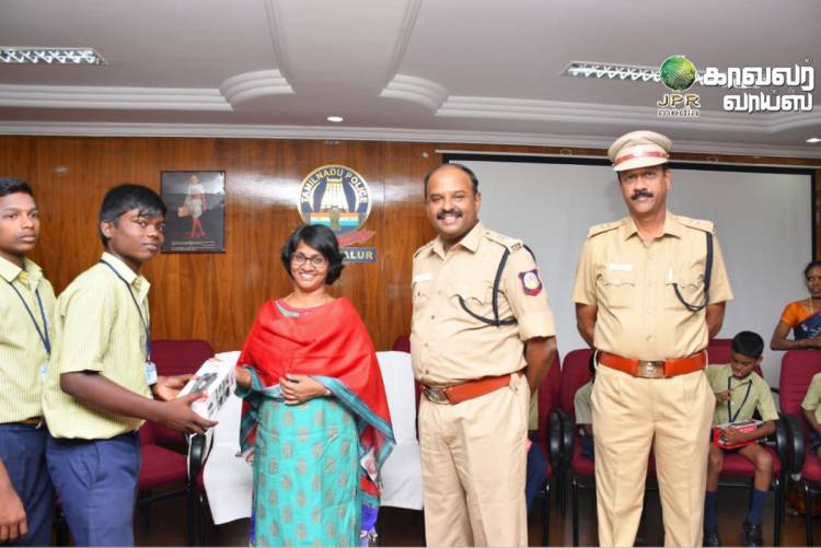 போதை ஒழிப்பு குறித்து  விழிப்புணர்வு ஏற்படுத்திய  மாணவர்களுக்கு பரிசு பொருட்கள் வழங்கிய பெரம்பலூர் மாவட்ட ஆட்சித்தலைவர் மற்றும் காவல் கண்காணிப்பாளர்...